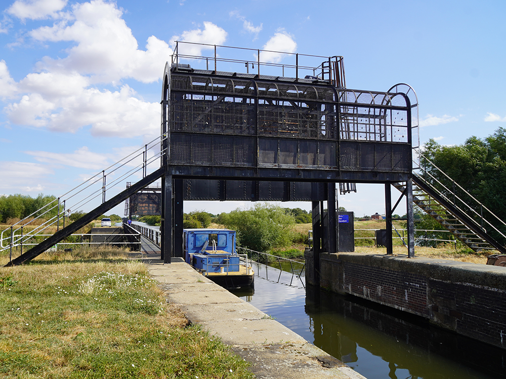Don Aqueduct side view